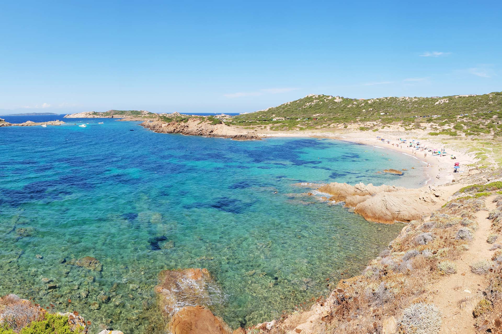 La Maddalena Archipelago ✓ Spiaggia dell'Uomo Morto nell'Arcipelago di La Maddalena