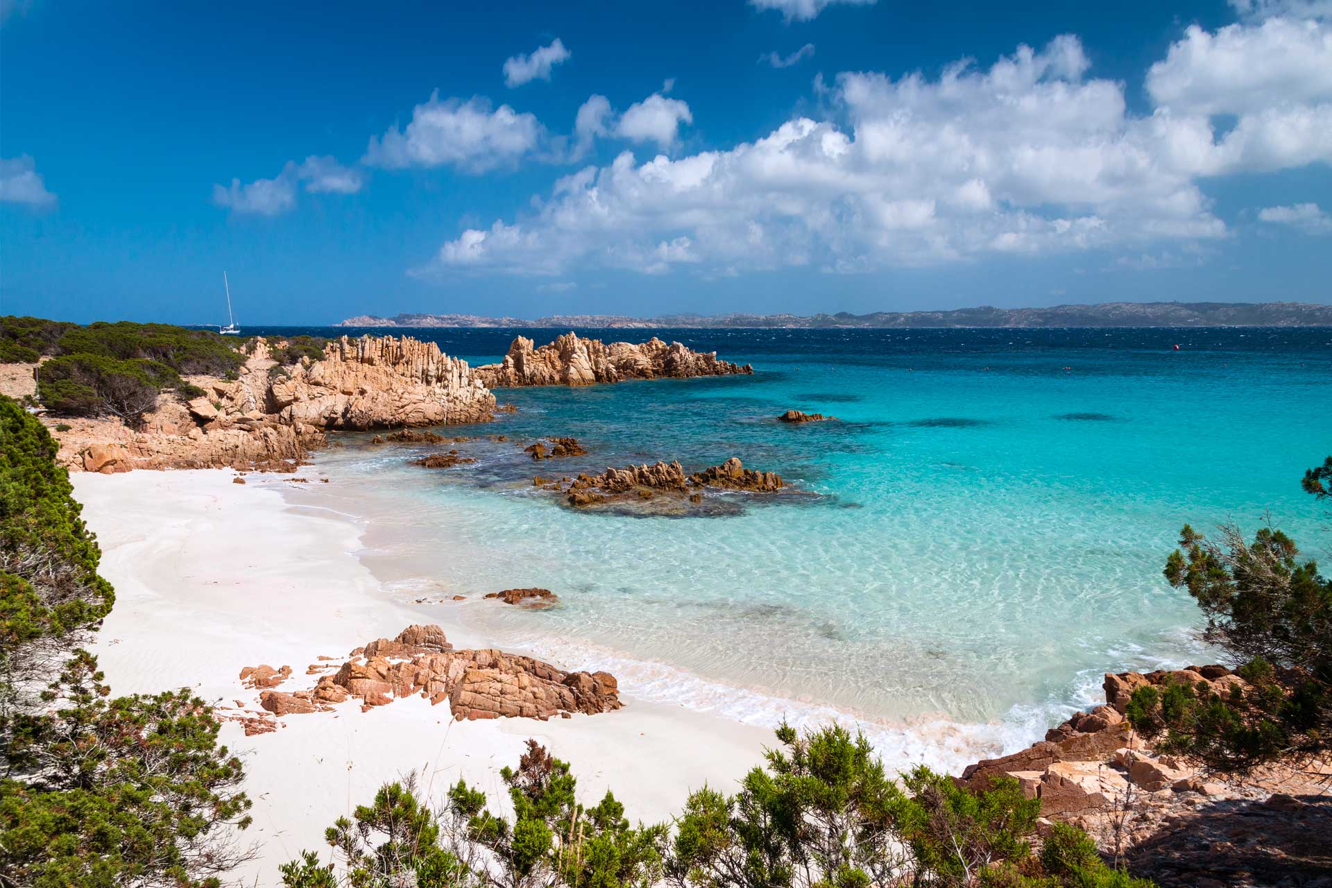 La Maddalena Archipelago ✓ Cala Granara sull'Isola di Spargi nell'Arcipelago di La Maddalena