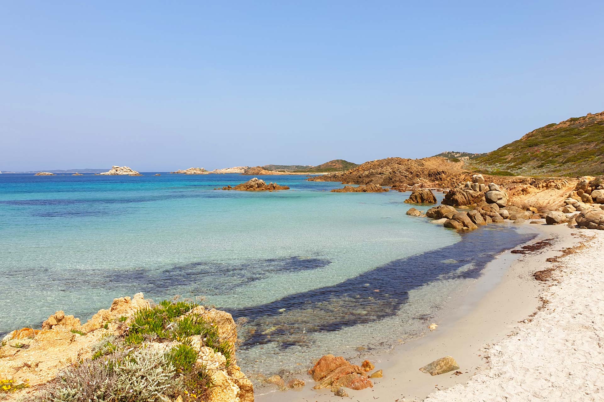 La Maddalena Archipelago ✓ Spiaggia di Bassa Trinita nell'Arcipelago di La Maddalena